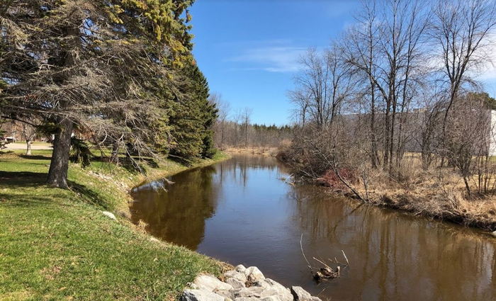 LeDucs Creekside Motel - Web Listing (newer photo)